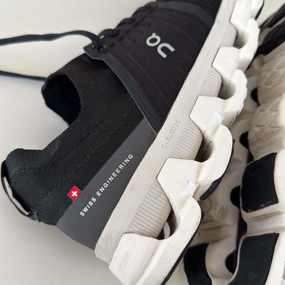 ON Running Cloudswift Trainers Sneakers Women’s Size 10.5 Black White Color - Picture 10 of 14